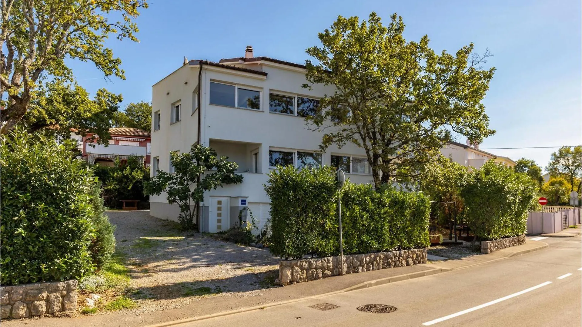 Nice Apartment In Njivice With Kitchen