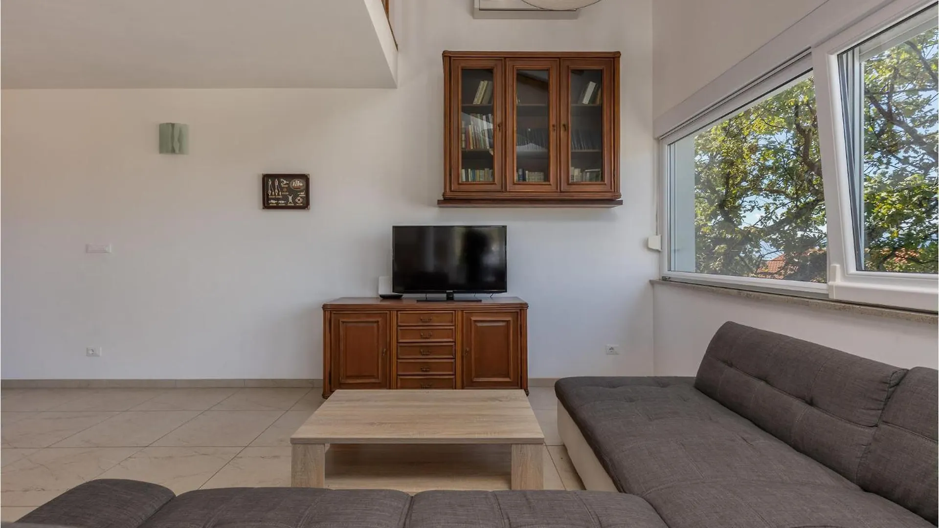 Nice Apartment In Njivice With Kitchen 克罗地亚