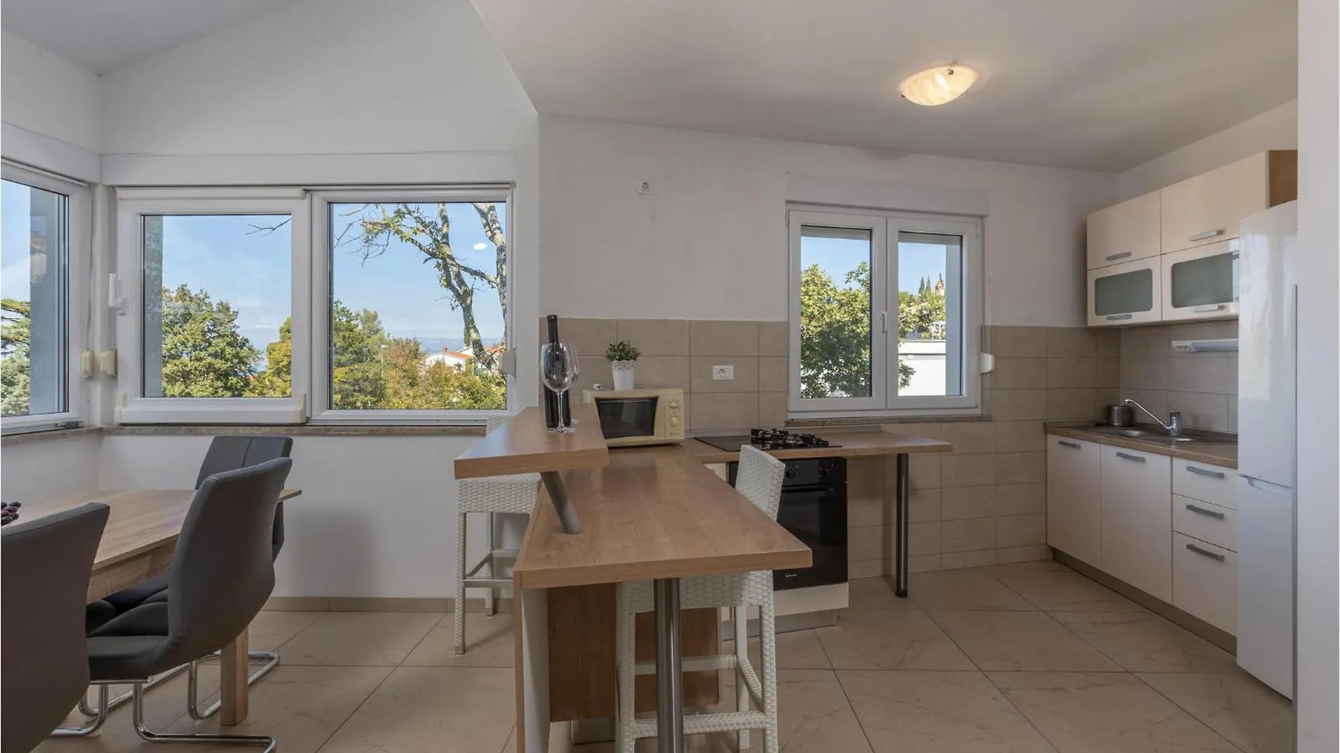 Nice Apartment In Njivice With Kitchen