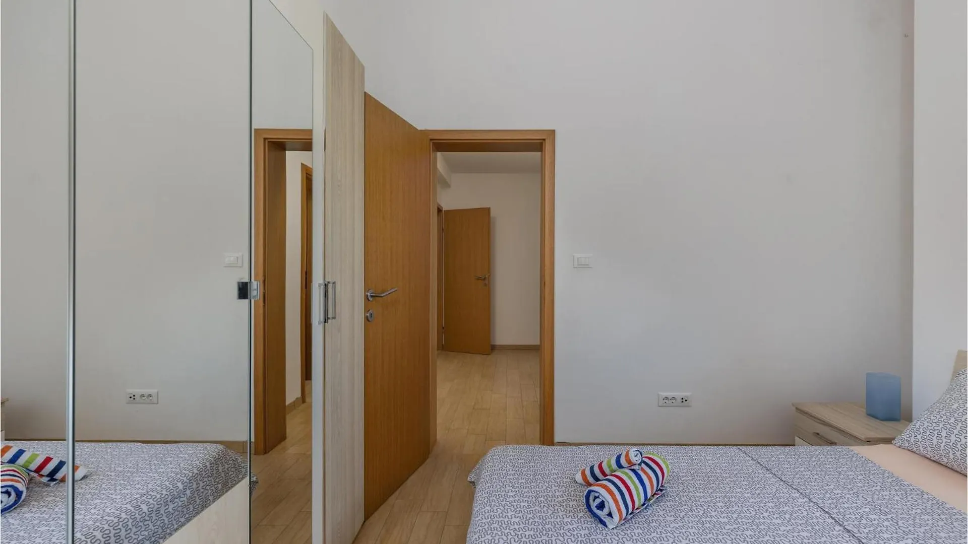 Nice Apartment In Njivice With Kitchen