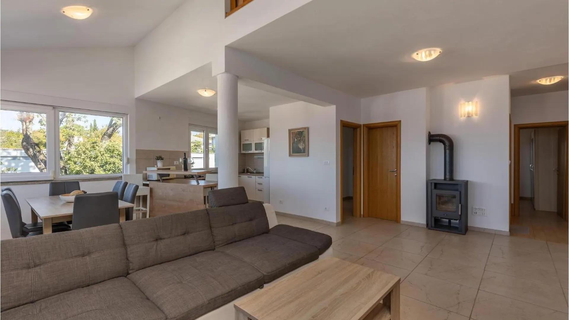 Nice Apartment In Njivice With Kitchen 0*,