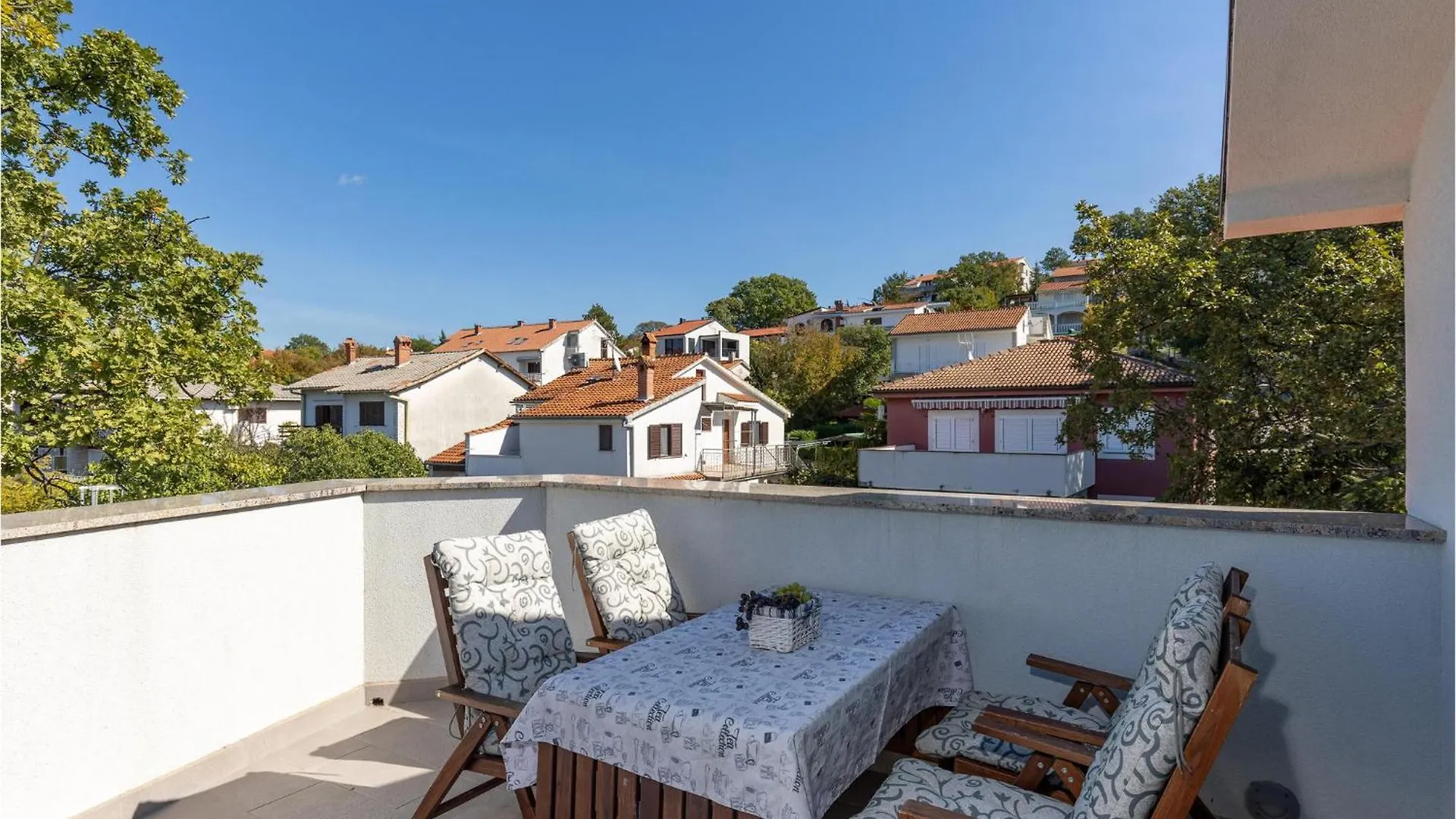 Nice Apartment In Njivice With Kitchen 0*,  克罗地亚