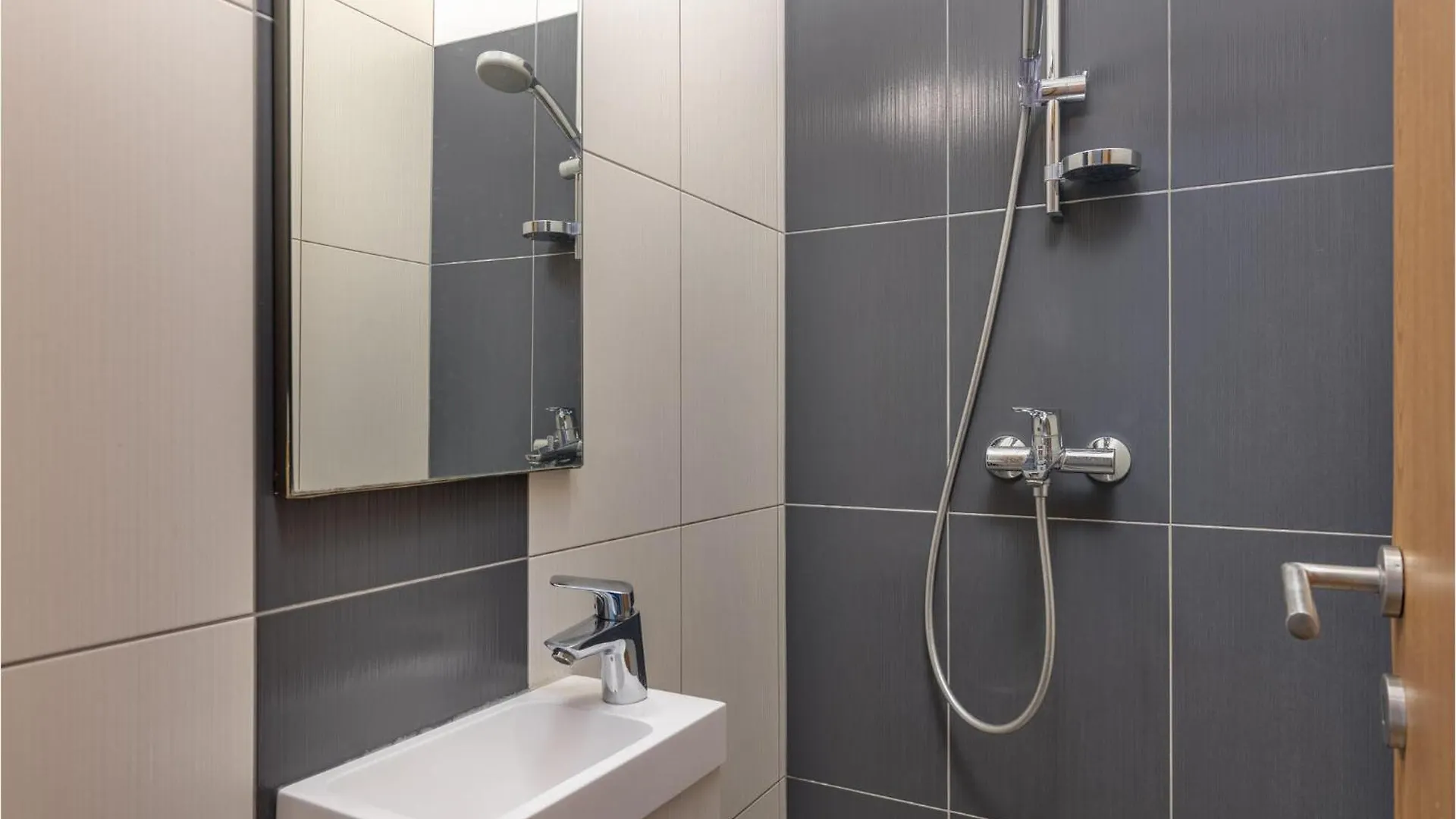 Nice Apartment In Njivice With Kitchen 0*,  克罗地亚