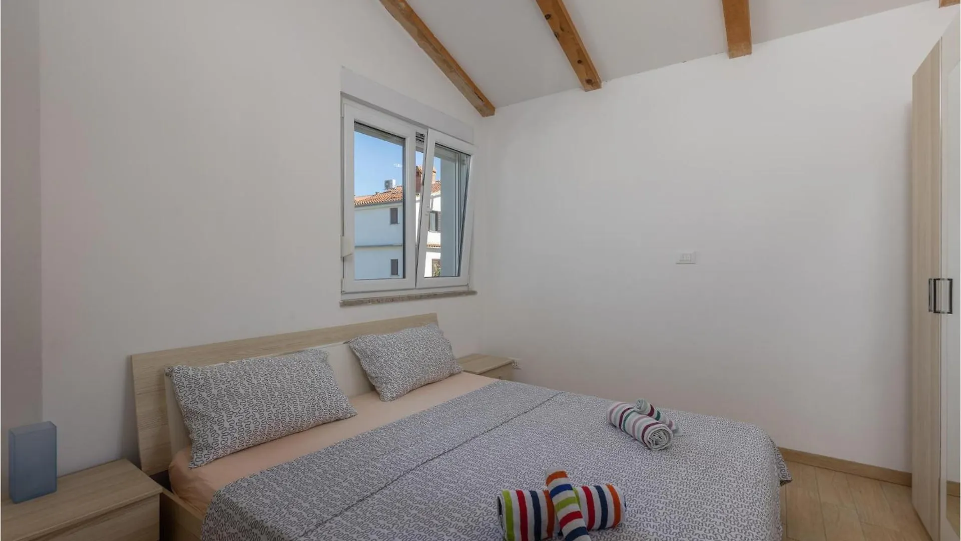 Nice Apartment In Njivice With Kitchen 克罗地亚
