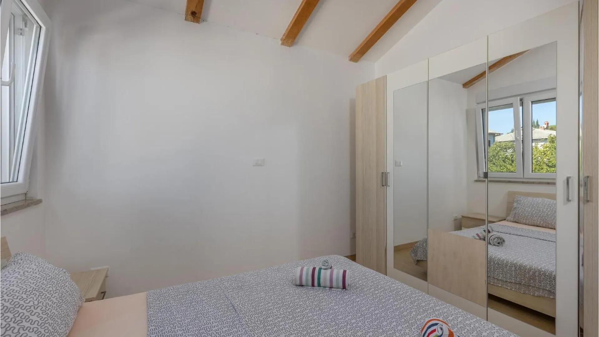 Nice Apartment In Njivice With Kitchen