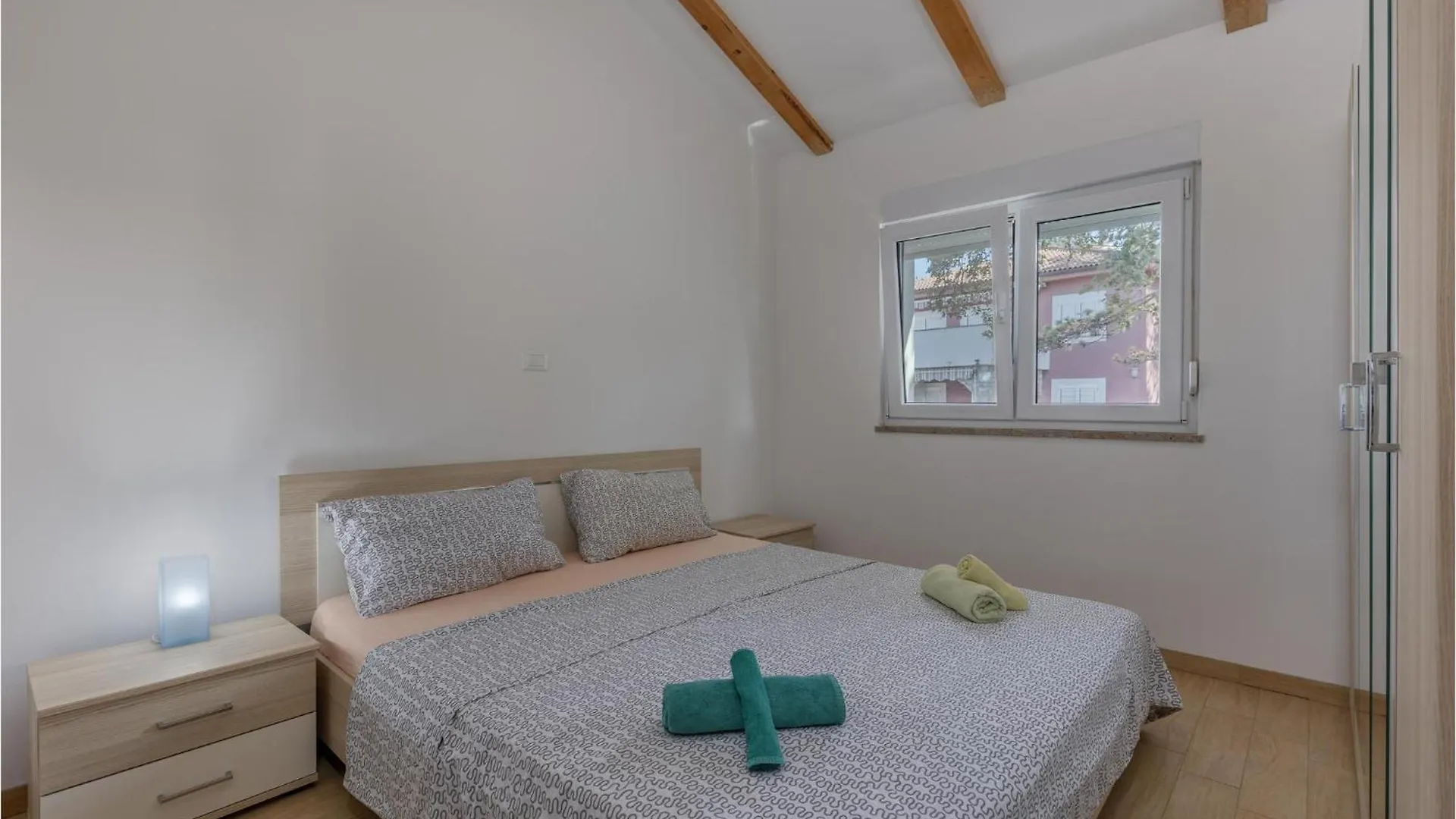 Nice Apartment In Njivice With Kitchen